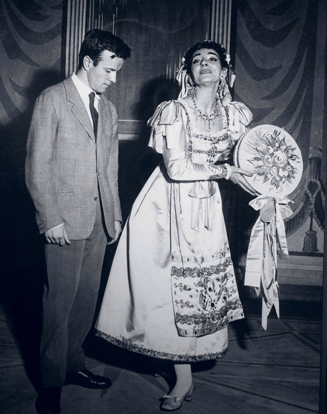 Maria Callas A török Itáliában Fiorellájaként, mellette Zeffirelli, 1955